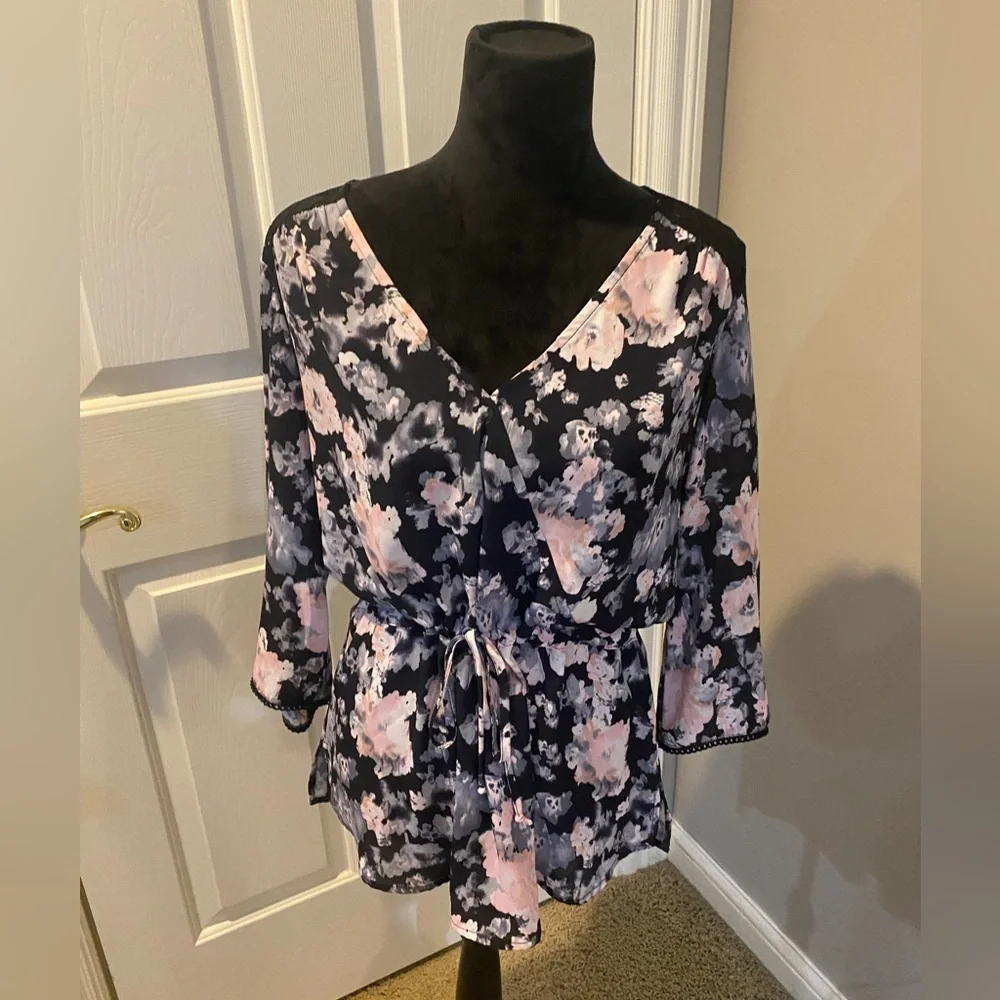 Flowered blouse - Picture 1 of 2
